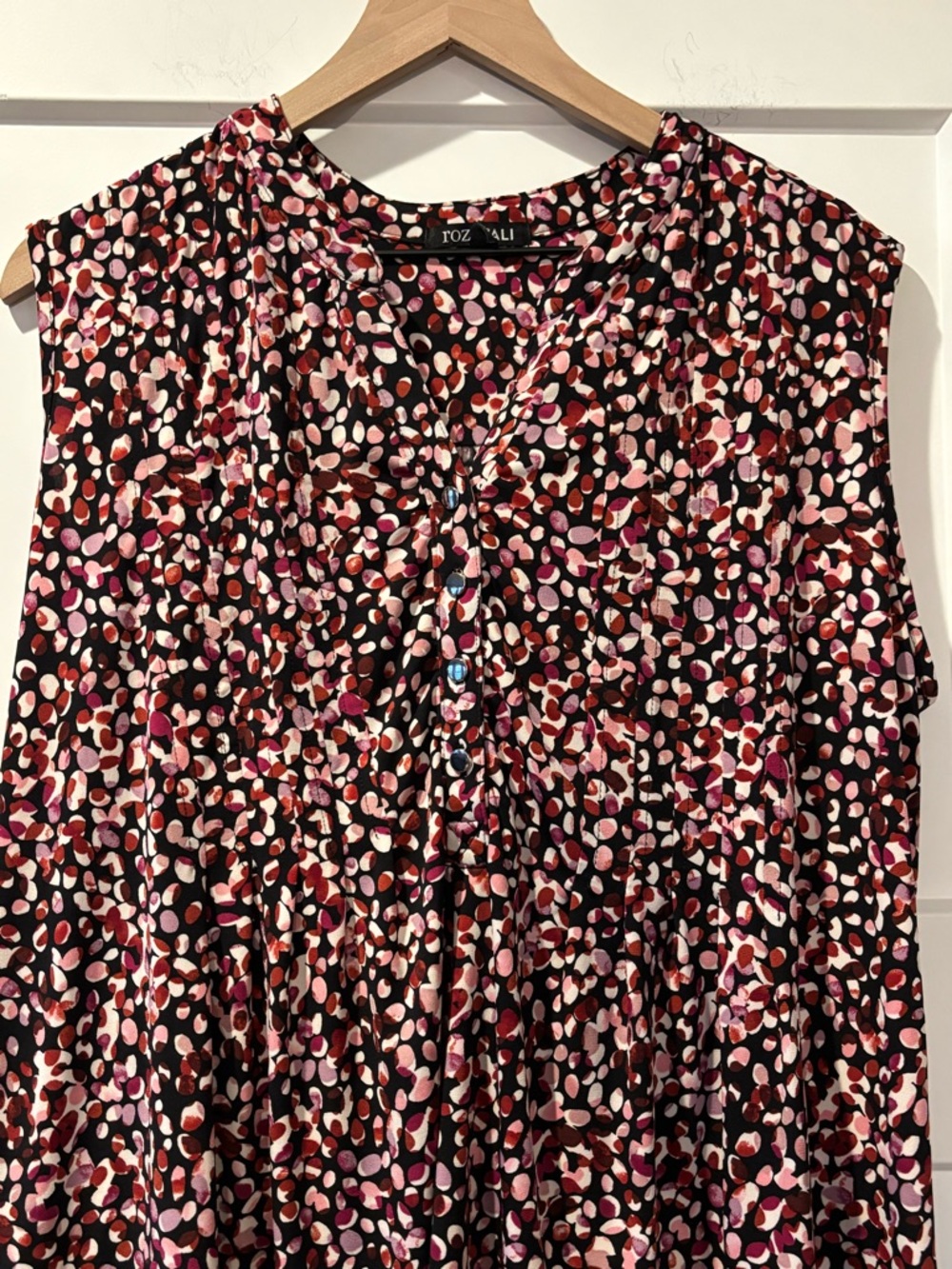 Roz & Ali Women’s Black Multicolor Ditsy Dots Sleeveless Blouse Plus 2X - Picture 2 of 8